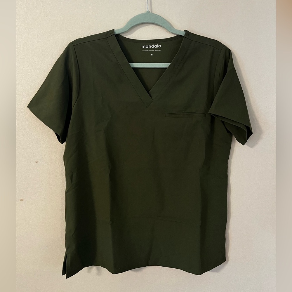 Mandala Scrubs Olive Green One Pocket Scrub Top & Jogger Bottom Medium Women
